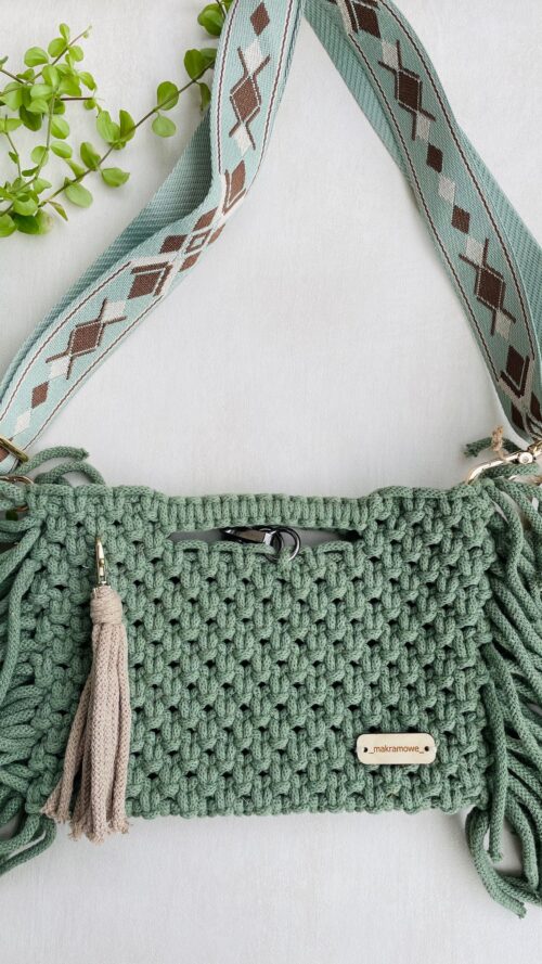 Makramowa torebka z frędzlami BohoKnot szałwia