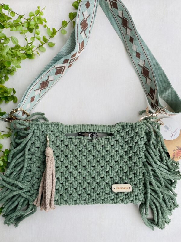 Makramowa torebka z frędzlami BohoKnot szałwia