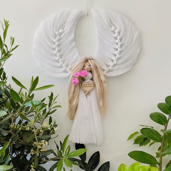 Aniołek ze skrzydłami