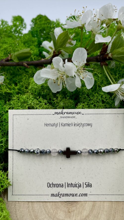 Bransoletka z kamieniem księżycowym, hematytem i krzyżykiem