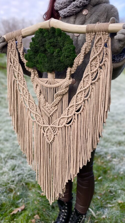 Makrama ścienna z mchem chrobotkiem – naturalna dekoracja Boho